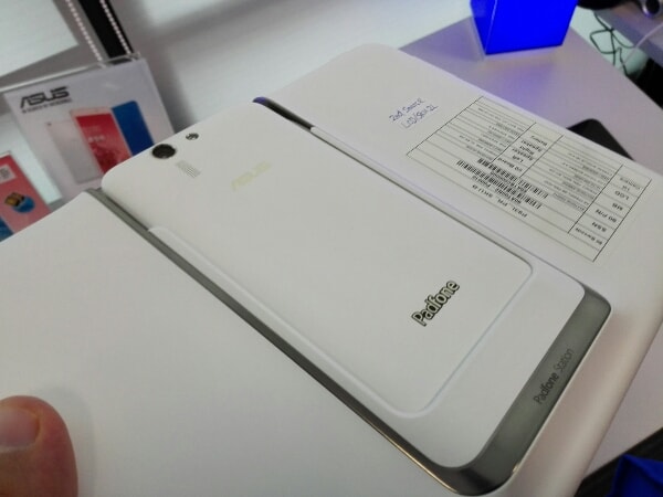 asus padfone S in dock