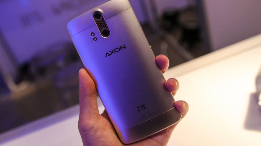 ZTE-AXON-Phone-Hands-On-28-840x472