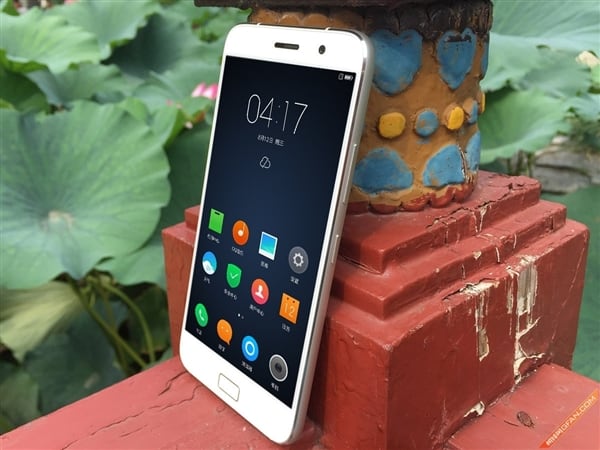 ZUK_Z1_Mobile_Phone_Unpacking_06