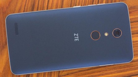 Moto G4 Play vs ZTE ZMax Pro hihi