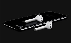 Apple wireless headphones: AirPods!