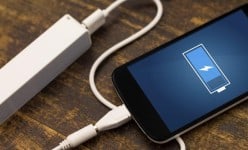 Should we use up all the battery capacity of smartphones before charging?