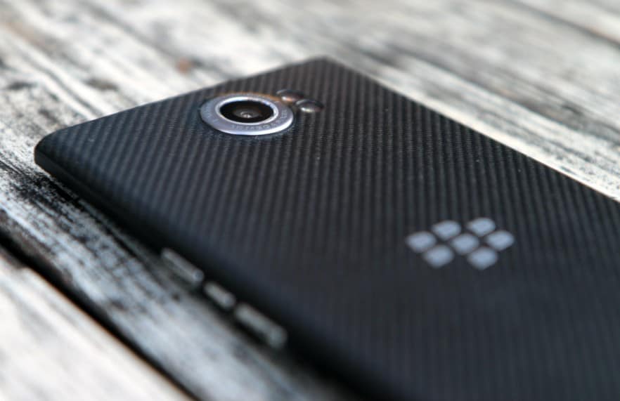 blackberry-priv-review-3-882x571