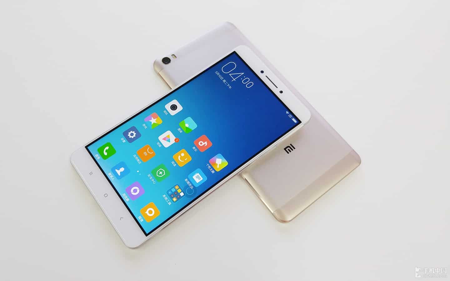 Xiaomi-Mi-Max-gold-vs-silver-1