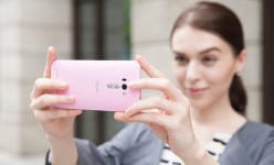 Top smartphones coming with “beautify” mode for selfies