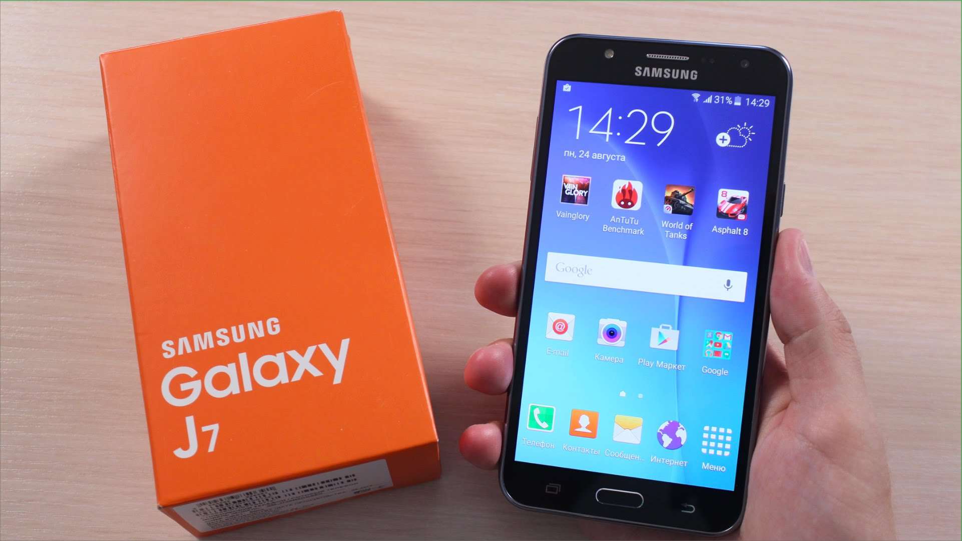 Samsung Galaxy J7 - Large Screen display